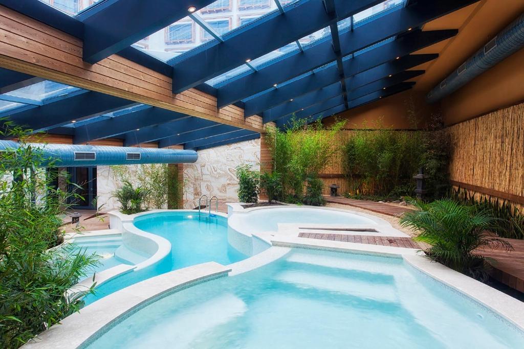 Hot tub