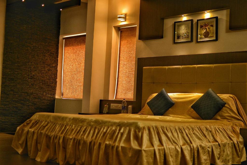 hotel monad photo