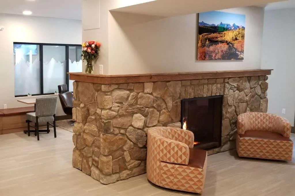 Microtel Inn & Suites by Wyndham Georgetown Lake，位于乔治城的酒店