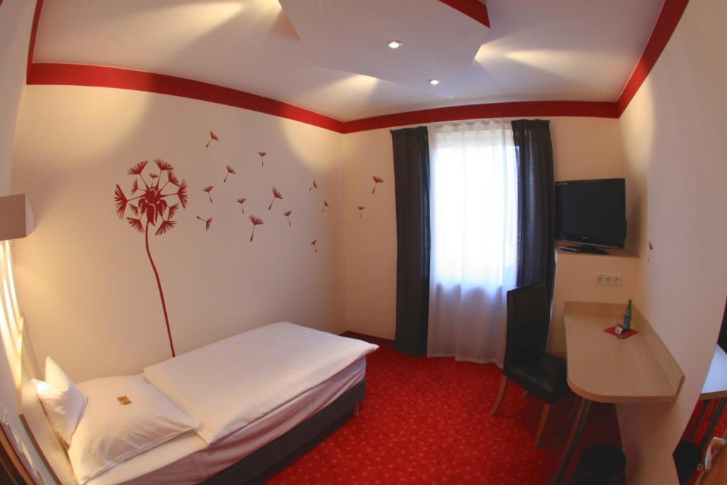 Hotel-Restaurant Zum Goldenen Lowen photo