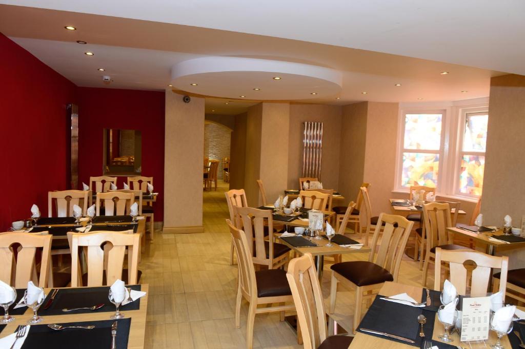 Four Saints Brig Y Don Hotel