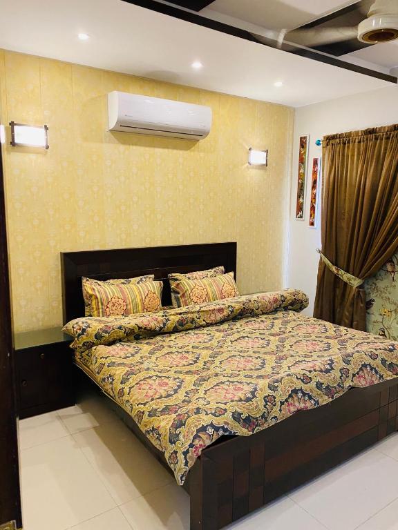 Royal Three Bed Room Full House Dha 6 Lahore photo