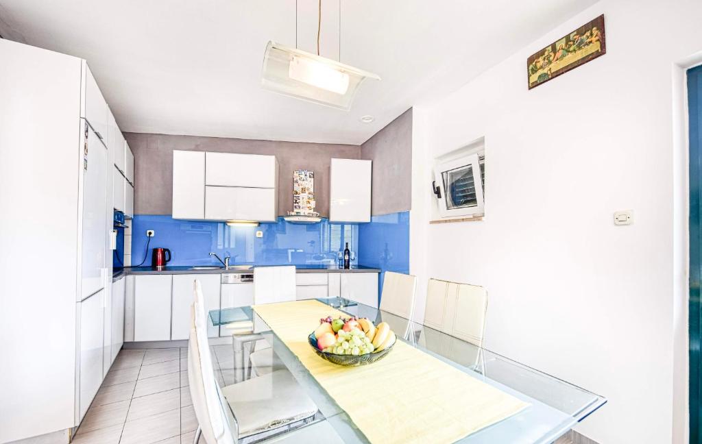 Apartman Andrej, Povlja