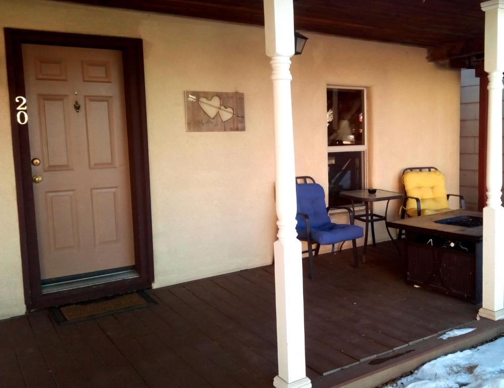 Medallion Cabin in Eagle Nest (NM) reviews, prices of Hotels