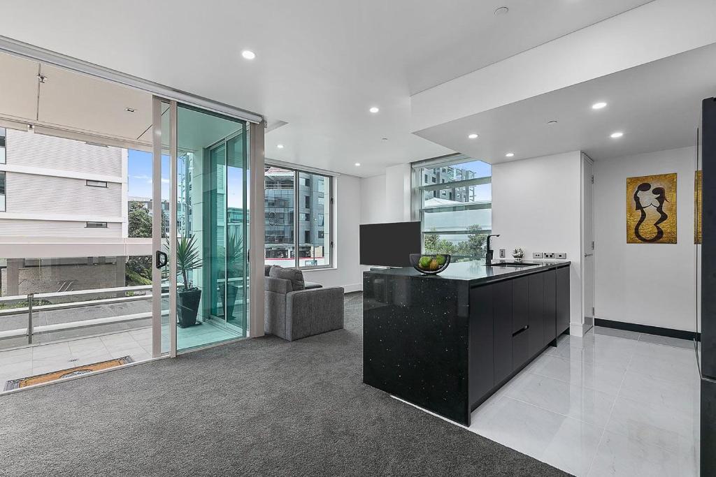 QV Stays Upscale Modern Viaduct Haven, Auckland