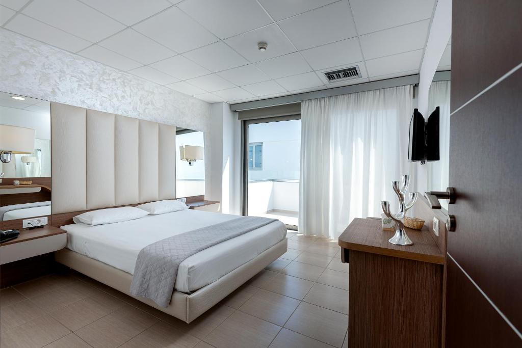 Royal Bay Suites — Hotel rooms in Kefalos, South Aegean