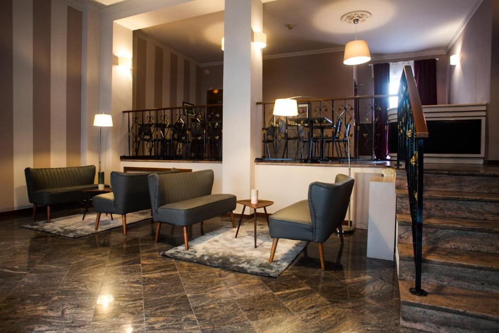 2. HOTEL DI..