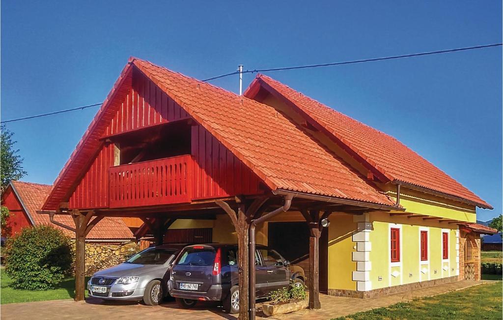Three-Bedroom Holiday Home in Gradac photo