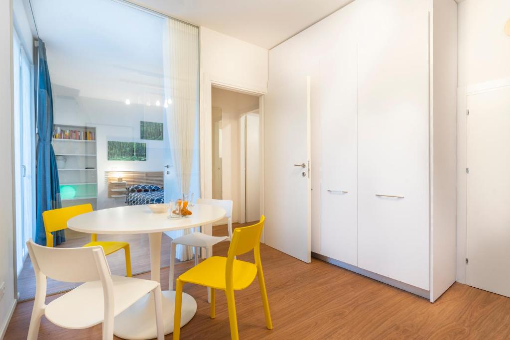 GuestHost - La Casetta di Jordi Bright Flat with Patio - 2
