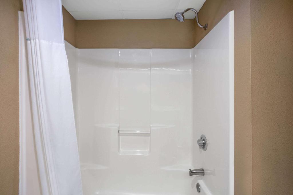 Days Inn & Suites By Wyndham Cuba Photo 33