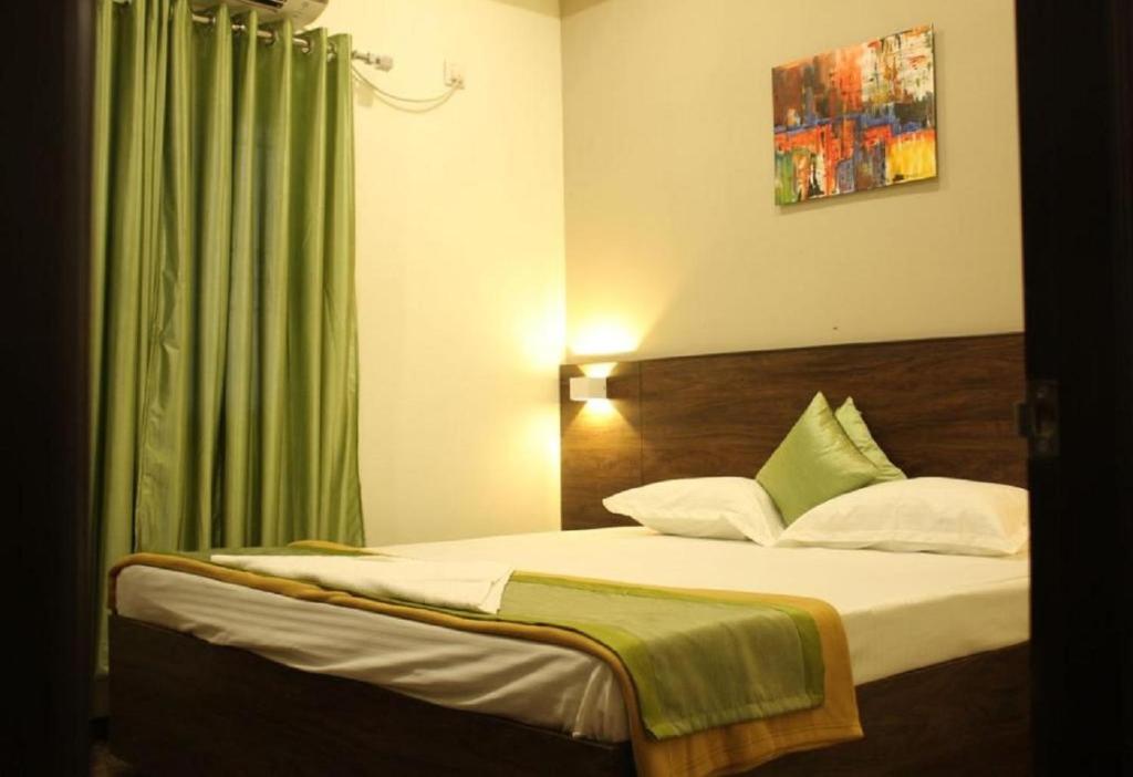 Hotel Grand Gaayatris photo