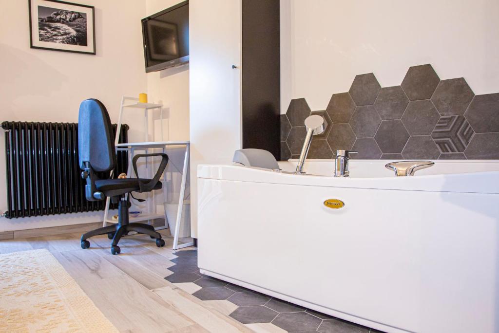 Suite Black and Wite - 4