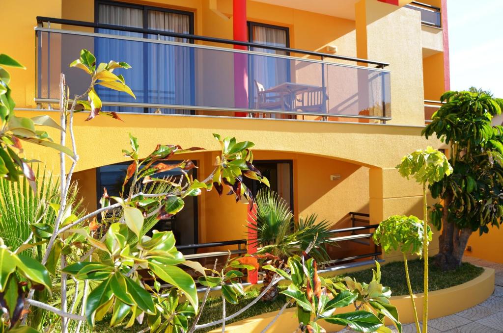 Hotel Cais da Oliveira — Hotel building in Caniço, Madeira