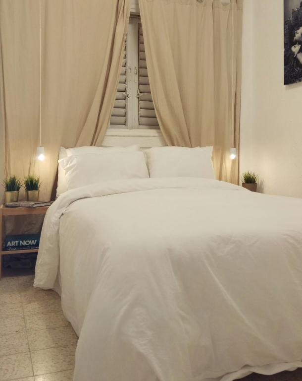 Private room in apartment — Hotel in Tel Aviv