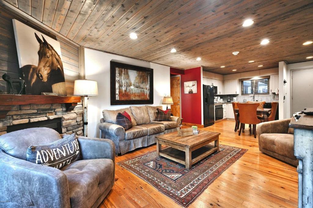 51 SnowFlower condo, Park City