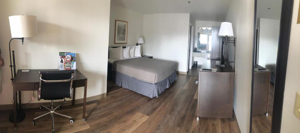 Sugarloaf Mountain Motel photo