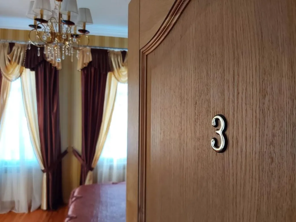 Готель "Монастирський", Hotel in Putyvlʼ