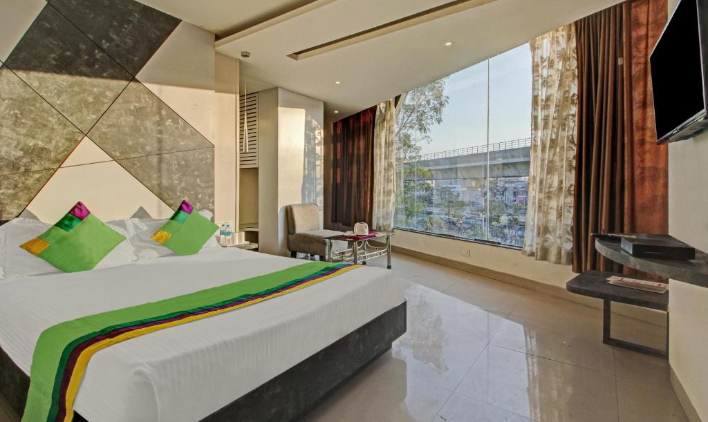 FabExpress Glassotel