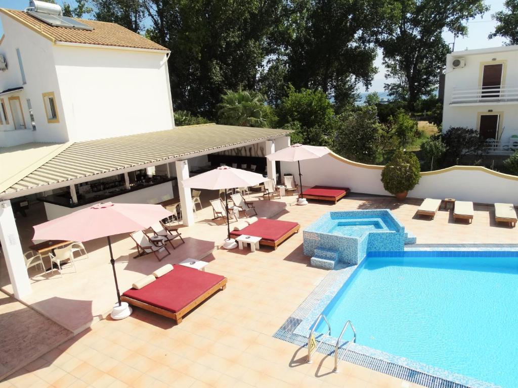 Oasis Beach Club — Swimming pool in Kavos, Ionian Islands
