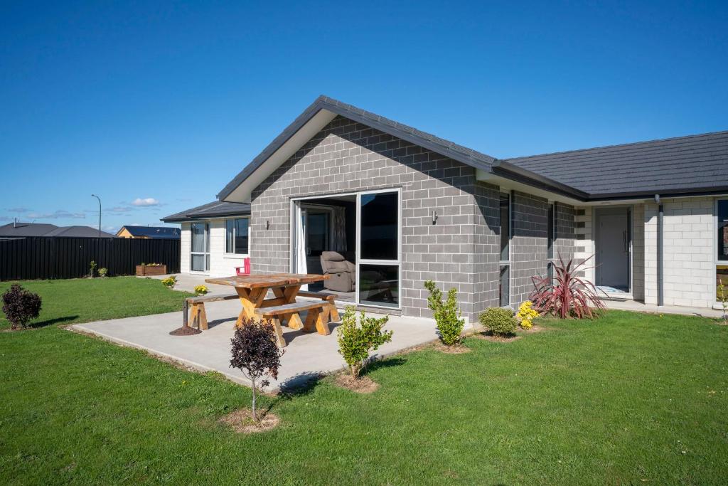 Relax on Rodeo - Te Anau Holiday Home — Hotel in Te Anau