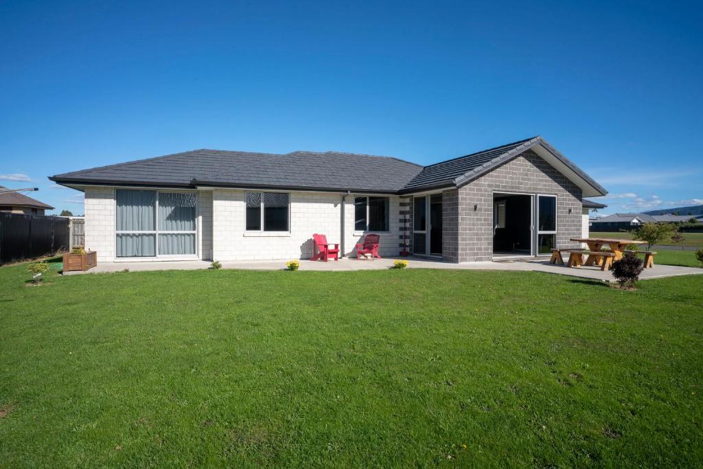 Relax on Rodeo - Te Anau Holiday Home photo