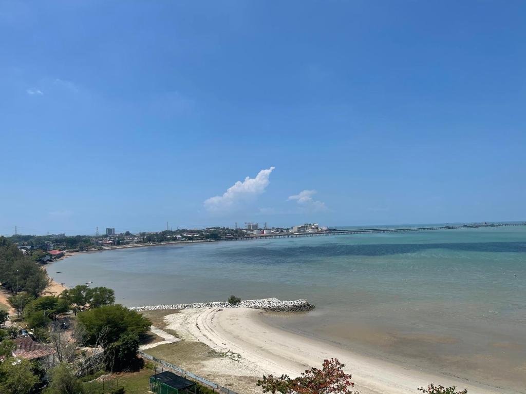 PORT DICKSON RESORT -GLORY BEACH RESORT SEAVIEW UNIT 2 BEDROOM — Hotel in Port Dickson