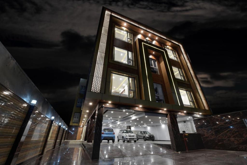 Golden Tree Hotel photo