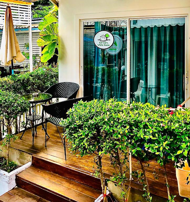 Koh Larn White House photo