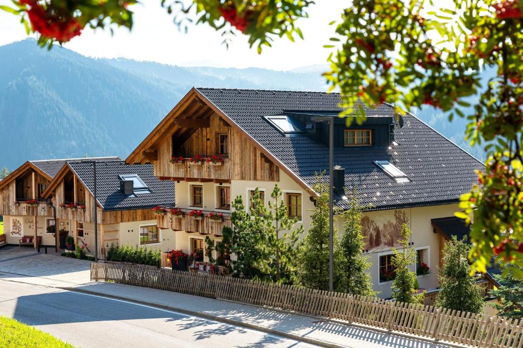 Chalets 4 Sorus &amp; Apartments La Villetta — Hotel in Corvara In Badia