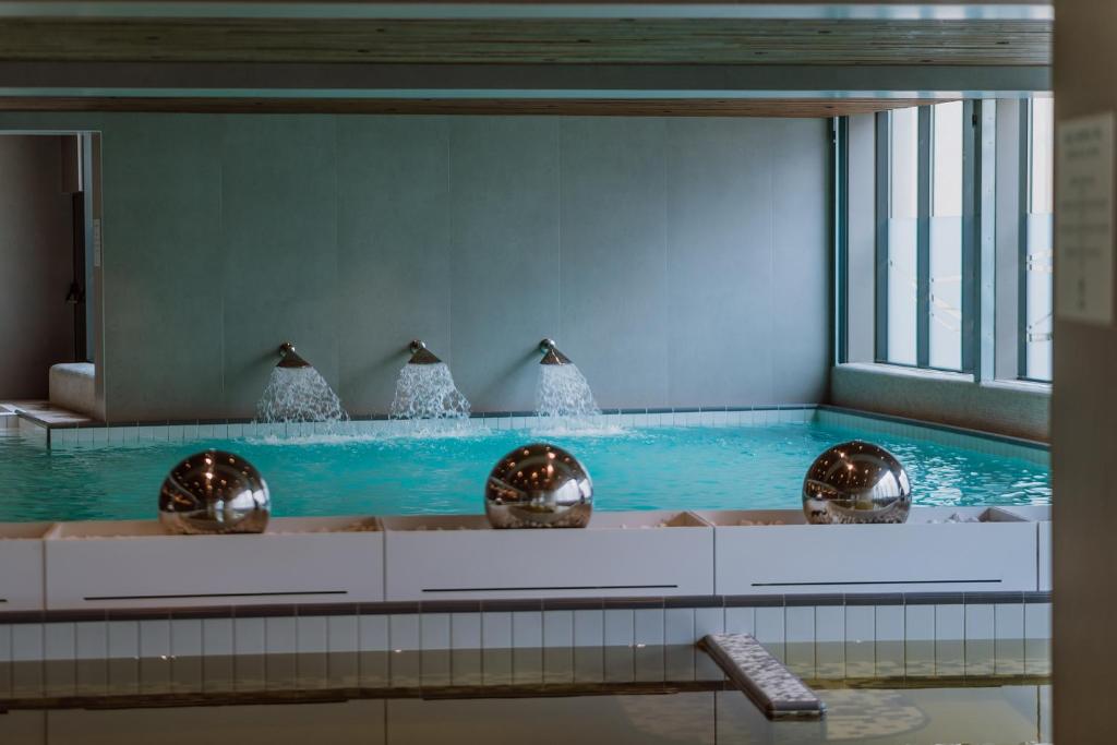 スイミングプール