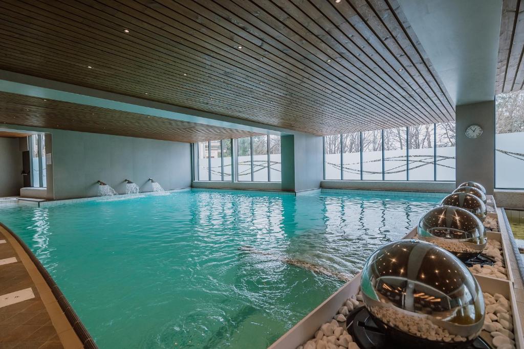 スイミングプール