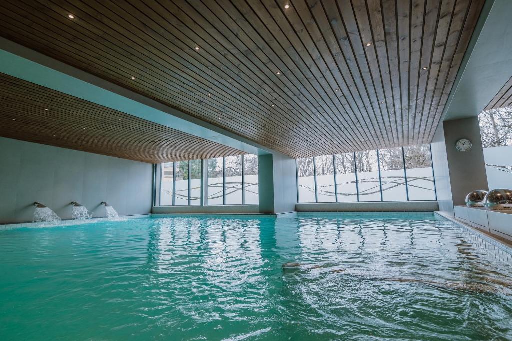 スイミングプール