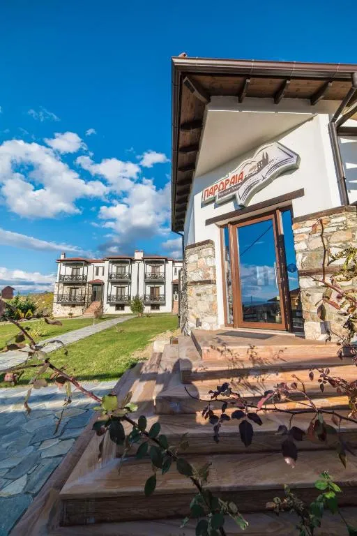 Paroraia, hotel in Ángistron