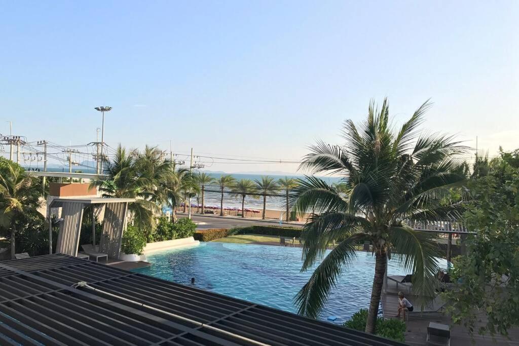 Relaxing Beachfront Suite, Jomtien pláž