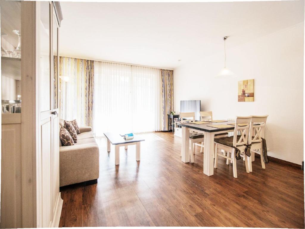 Dünenpark Binz - Komfortplus Ferienwohnung mit 1 Schlafzimmer und Terrasse im Erdgeschoss 099, Binz