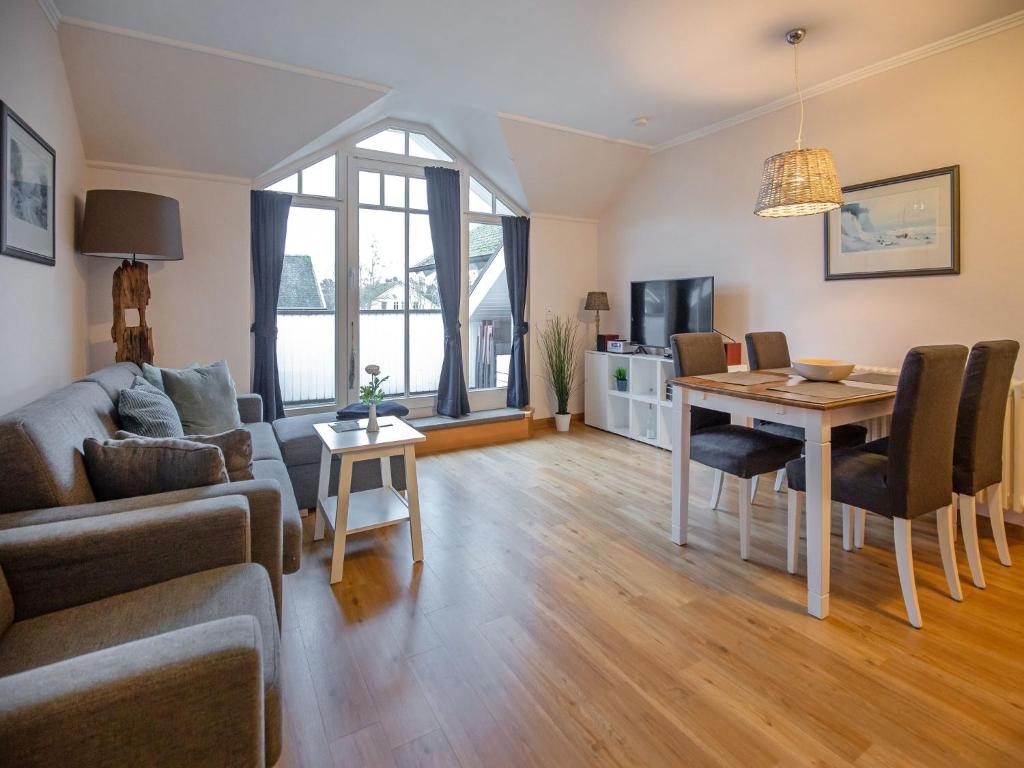 Dünenpark Binz - Komfortplus Ferienwohnung mit 1 Schlafzimmer und Balkon im Dachgeschoss 137, Binz