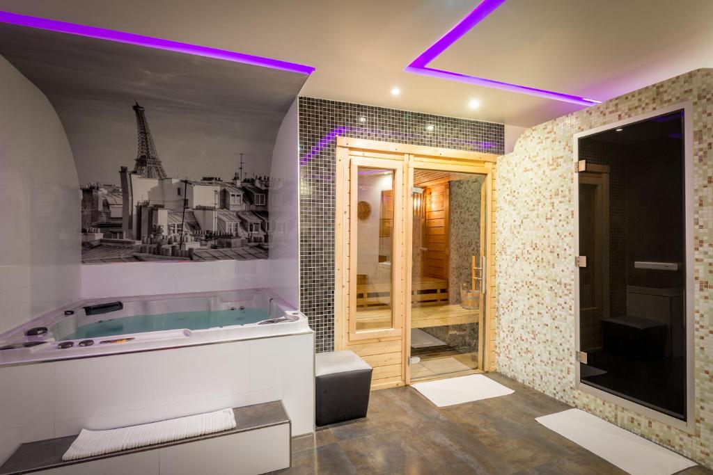 Spa, L'Empire Paris Hotel in Paris