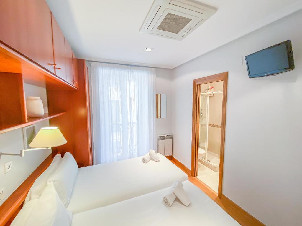 Habitaciones Turisticas Ayuntamiento San Sebastian - 3