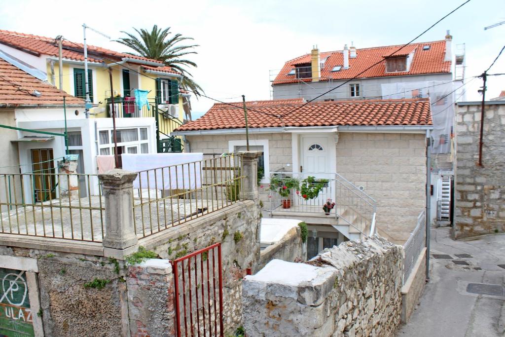 Apartments Duje — Hotel in Split