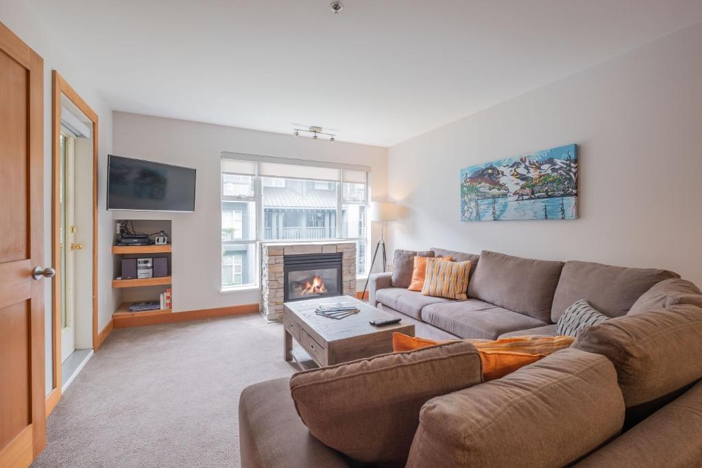 Glacier Lodge by Whistler Accommodation — Hotel in Whistler (BC)