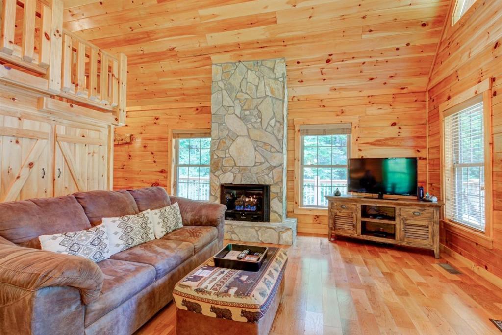 Luxury Lakeview 1BR Resort Condo Firefly Cove, Lake Lure (NC) reviews, prices of Hotels