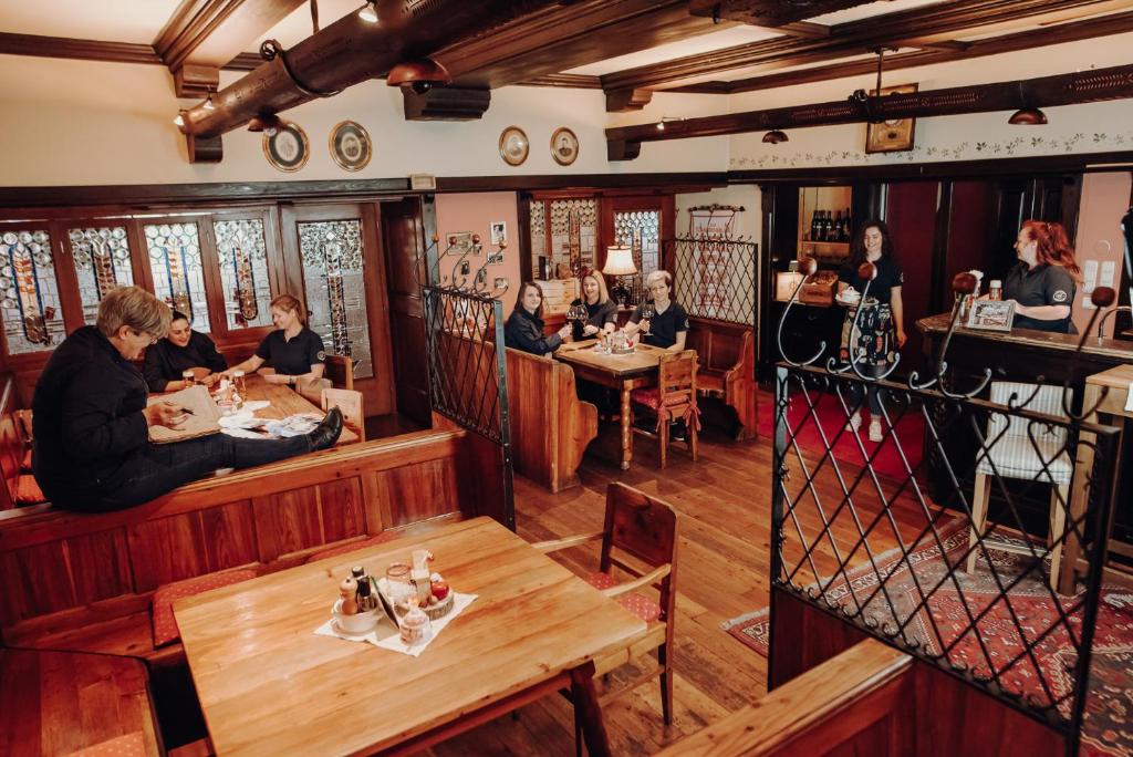 Der Eberhard - Sleep & Dine A9 Exit 133 - 2