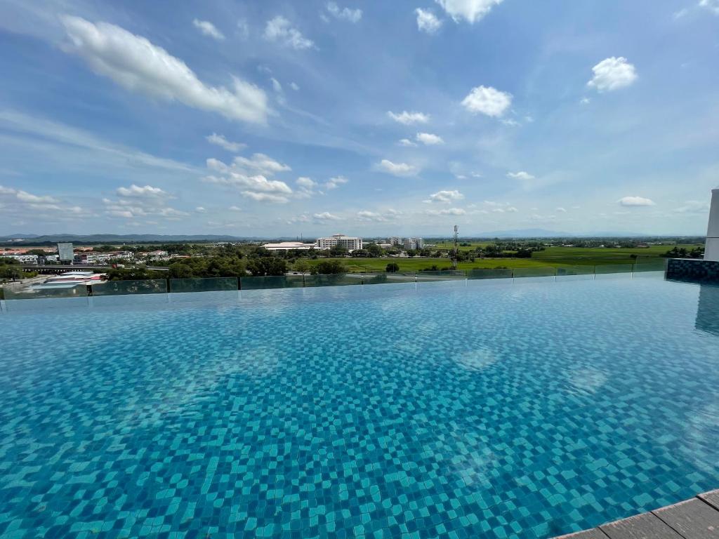 Sky Cafe Penthouse Suite by myProStay photo