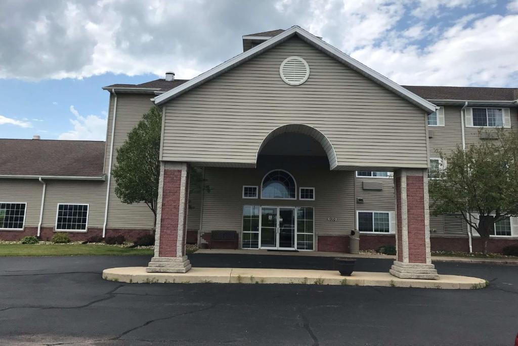AmericInn by Wyndham Maquoketa photo