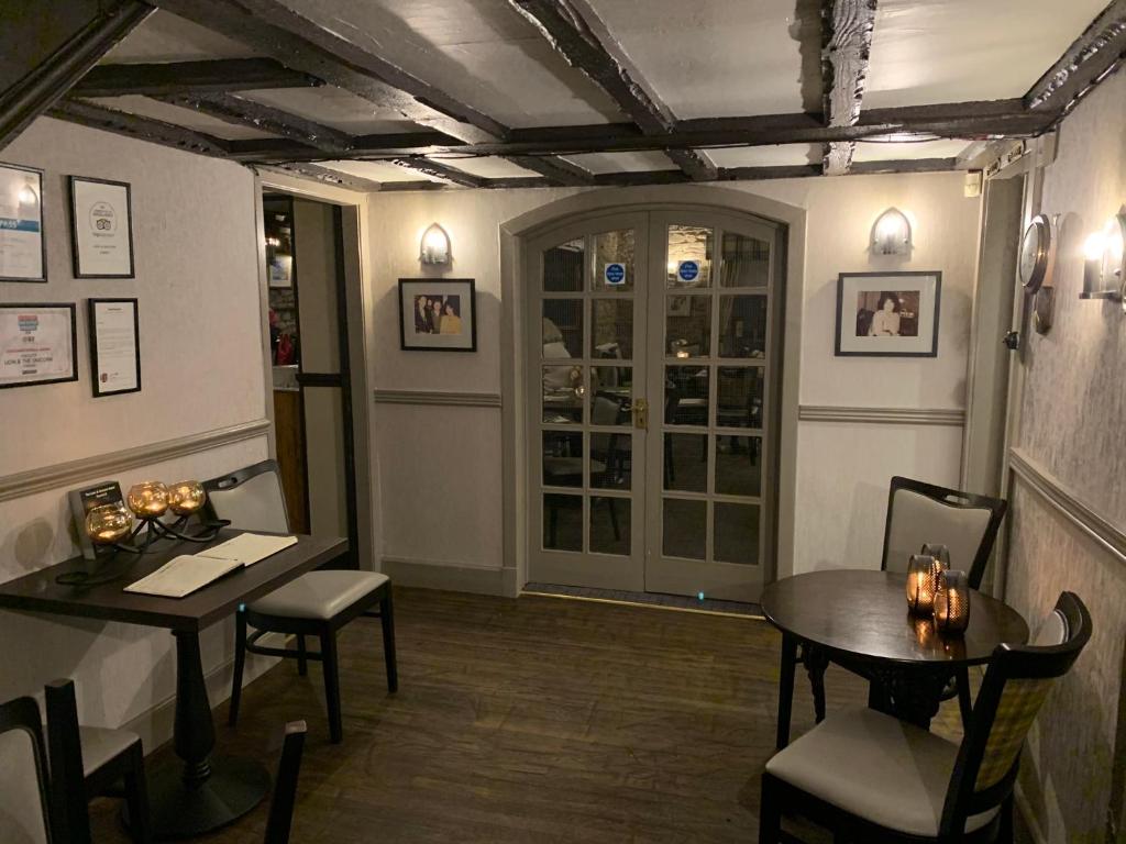 Lion and Unicorn Hotel photo