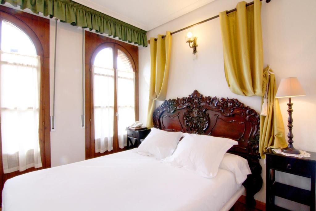 Hotel Merindad de Olite photo