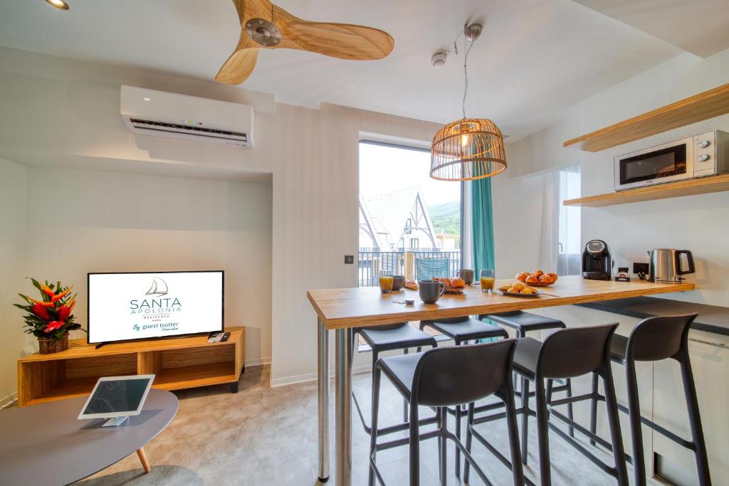Shared lounge/TV area