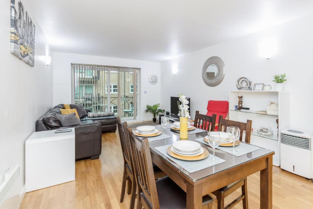 Larger Groups-London Excel -O2-CanaryWharf — Hotel in London