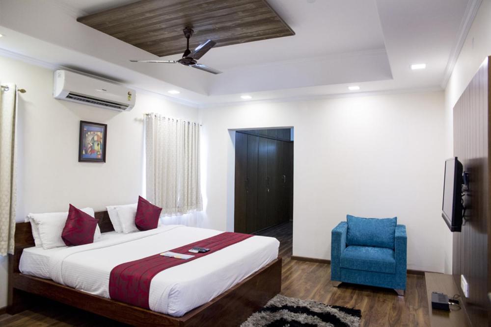 SKYLA Service Apartment Road No.10 Banjara Hills Near Indo-American Hospital photo