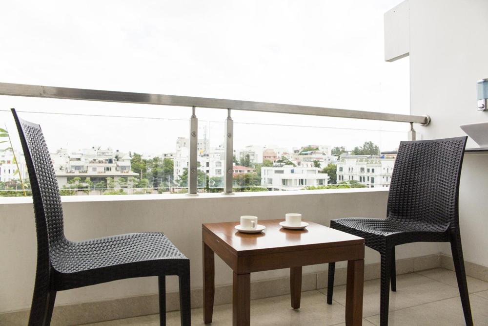 SKYLA Service Apartment Road No.10 Banjara Hills Near Indo-American Hospital photo